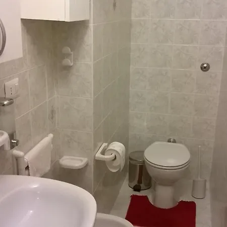 - Sleeps 3 & Swimming Pool Apartman