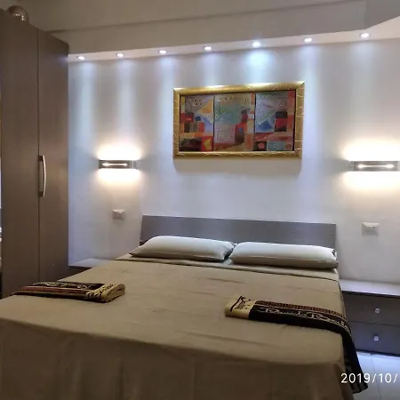 Apartman - Sleeps 3 & Swimming Pool *