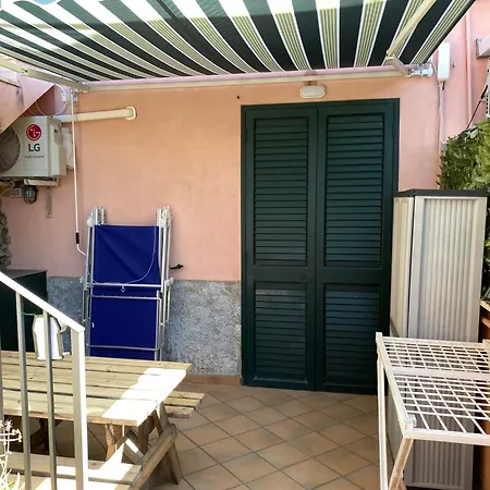 - Sleeps 3 & Swimming Pool Apartman Realmonte