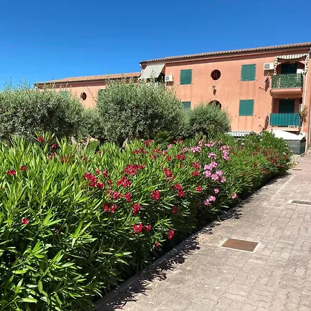 - Sleeps 3 & Swimming Pool Realmonte