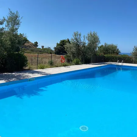 Apartman - Sleeps 3 & Swimming Pool