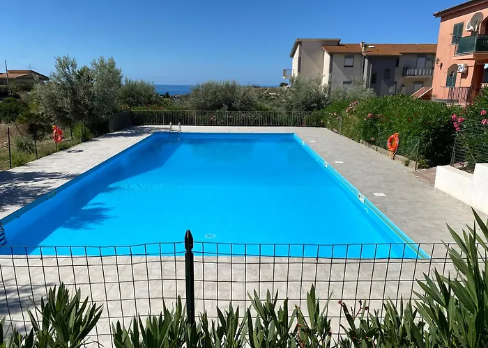 - Sleeps 3 & Swimming Pool Apartamento *