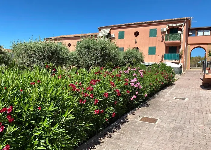 - Sleeps 3 & Swimming Pool Realmonte