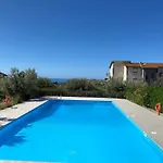 Apartment - Sleeps 3 & Swimming Pool *