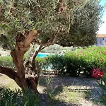 - Sleeps 3 & Swimming Pool Apartment Realmonte