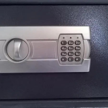 - Sleeps 3 & Swimming Pool Appartement *