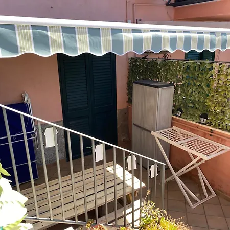 Apartament - Sleeps 3 & Swimming Pool