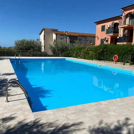 Apartament - Sleeps 3 & Swimming Pool *