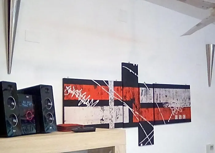 Apartament - Sleeps 3 & Swimming Pool