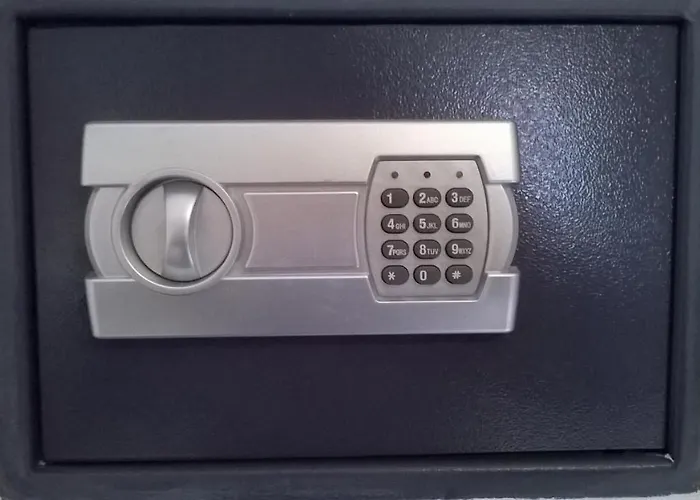 - Sleeps 3 & Swimming Pool Apartament *