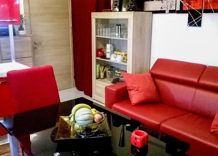 - Sleeps 3 & Swimming Pool * Realmonte